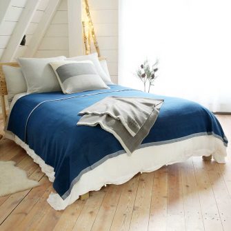 Swans Island Katahdin Blanket is handwoven in Maine. All natural dyes are used to hand-dye the yarns in these blankets.