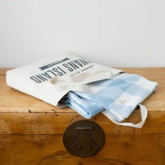 Gingham XL Plaid Throw in tote